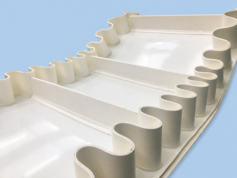 Taśma transportująca PVC z falbanami bocznymi M-STEEL