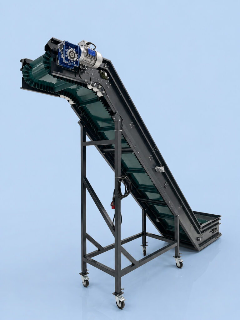 Realizacja M-STEEL – przenośnik taśmowy PVC dla recyklingu