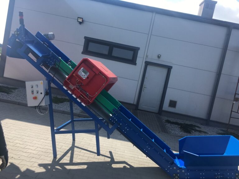 Transporter przenośnik tasmowy z detektorem metali wykonany przez M-STEEL